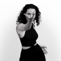 Joyce Muniz