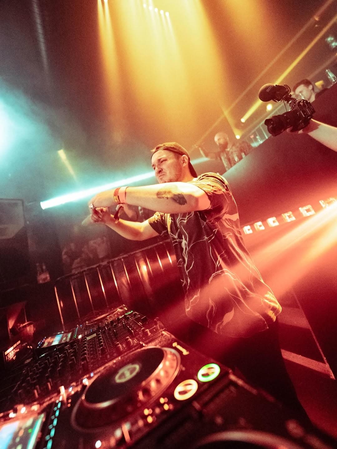 HARD TECHNO 'CRACKS' with Herbrido (from Germany), FENGX2