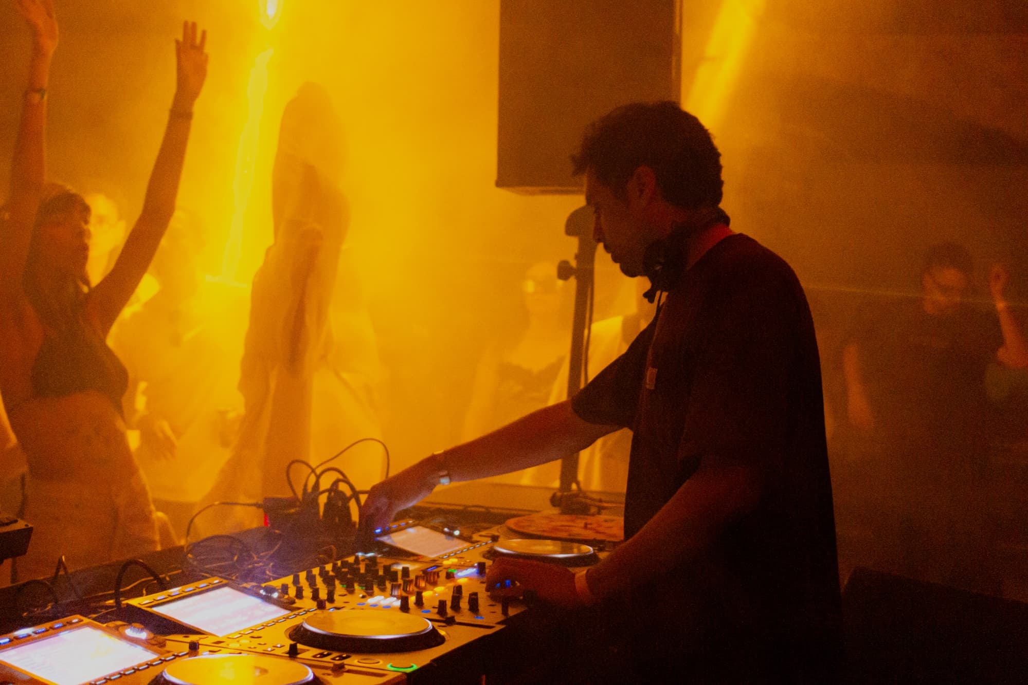 Distrikt 30: Andy Martin (Diaspora Echoes, Mexico), Faxtory (Distrikt) + Zarah (TAG, Macau)