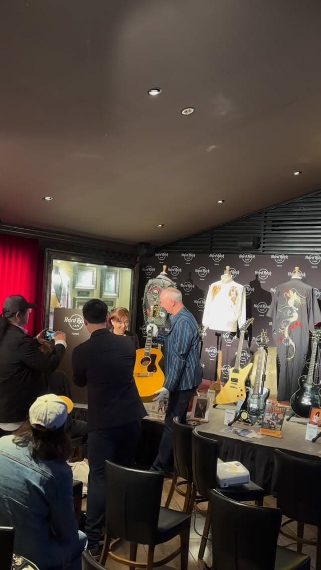 MUSIC ICONS Exhibition