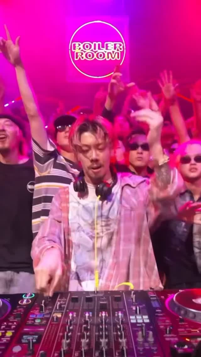 RYOTA (JP) B2B YUNG SINGH (UK)