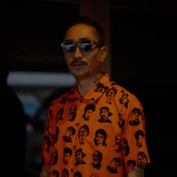 MUSTACHE X